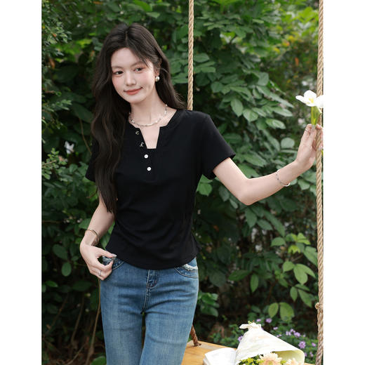 鹿向南「墨染星芒」黑色百搭设计感T恤2026夏新款显瘦V领上衣女 商品图4