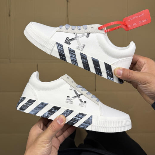 原单，OW低帮板鞋 帆布鞋系列 经典标识减速带设计 商品图3