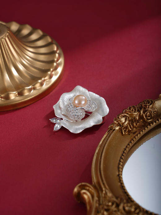 子佩集【芳露凝华】珍珠惜王妃胸针【XXXZ273】白玫瑰2602 商品图5