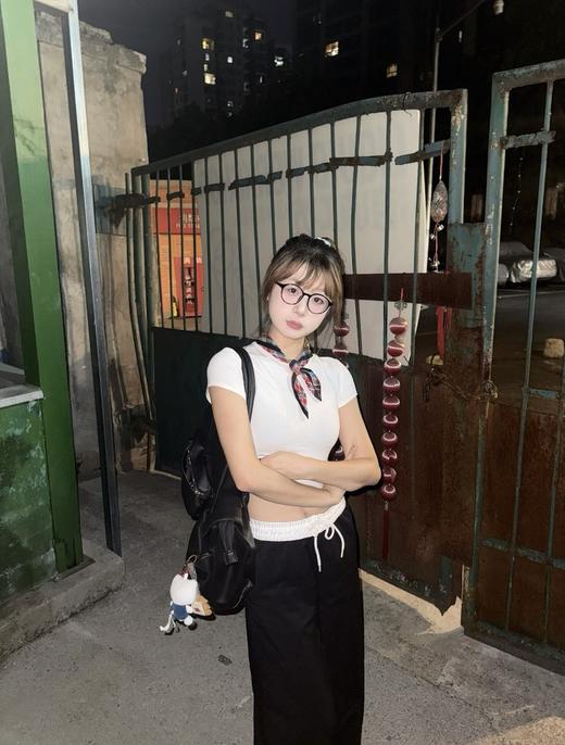 一店k （客供原厂订单！进口机织造！梭织大提花！）终于等到心心念念的西太后丝巾啦！穿搭靠的就是这些小配饰 直接改变整体的风格！普通穿搭秒变高级感！土星格纹系列方巾 （四条装 独立包装📦） 商品图2