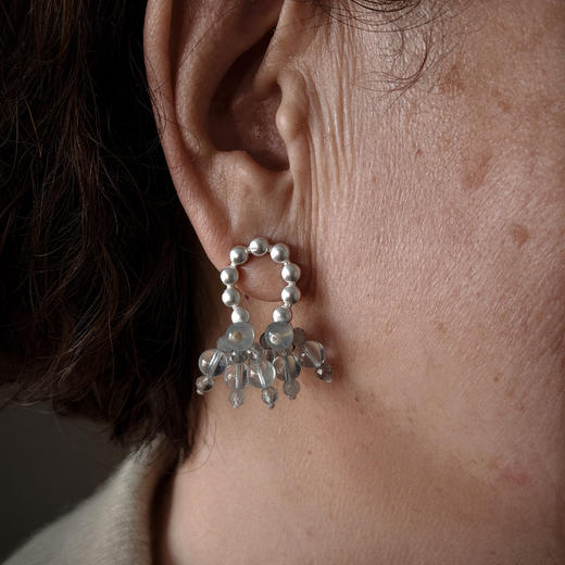 「深海之息」海蓝宝灰月光耳饰 | 总长约2.5cm 灰月光石耳环 游弋的精灵 to me 天然石饰品 商品图2