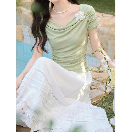 鹿向南「龙井清茶」法式小清新抹茶绿设计感T恤女夏显瘦短袖上衣 商品图3