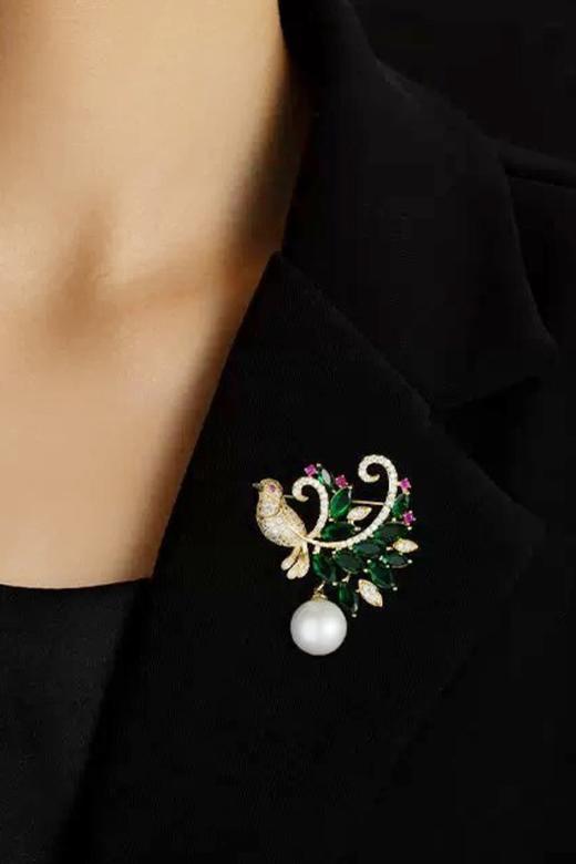 ESTACIA 贵气绿色锆石小鸟造型优雅胸针 21758 商品图2