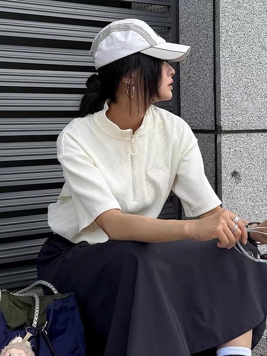 【春上新】【8折】6楼OUTDOOR新款户外休闲华夫格版拉链时尚透气短袖T恤吊牌价459 折后价367 商品图3