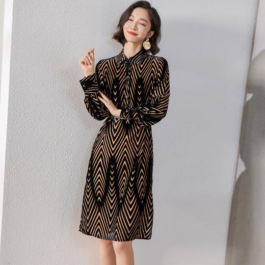 剩S/M/L 米思阳秋季新款复古气质植绒条纹中长裙宽松衬衫袖连衣裙0003 商品图2