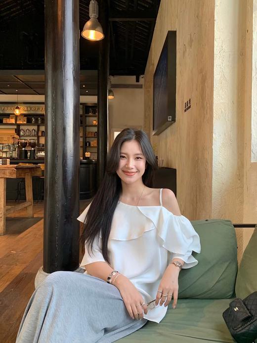 F031060早春新款天丝莱赛尔设计感荷叶边漏肩气质时尚反复穿搭百搭短袖衬衫 商品图6