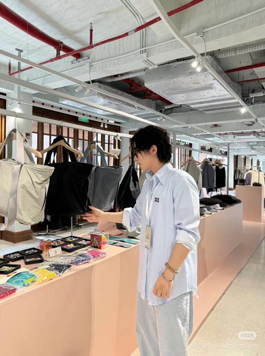 F031018新款小标字母Logo柔软舒适时尚简约青春活力休闲条纹衬衫上衣 商品图10