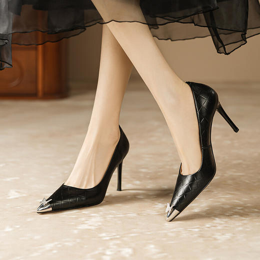 【预售5天】春秋季新款舒适性感高跟鞋细跟尖头气质小众设计工作鞋浅口单鞋女AK&3471 商品图0