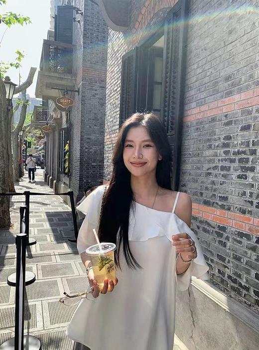 F031060早春新款天丝莱赛尔设计感荷叶边漏肩气质时尚反复穿搭百搭短袖衬衫 商品图3