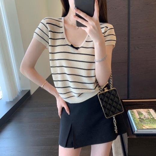 【简单大方 松弛优雅的条纹针织衫】简简单单却很有味道的一款夏日搭配 商品图1