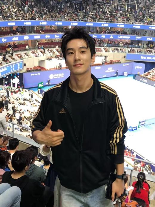 F031054运动生活休闲立领条纹Logo黑底金条纹夹克外套 商品图6