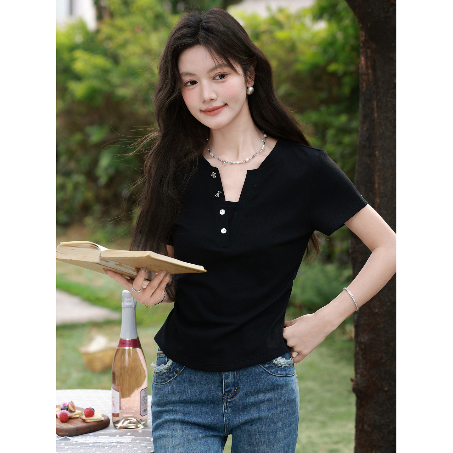 鹿向南「墨染星芒」黑色百搭设计感T恤2026夏新款显瘦V领上衣女