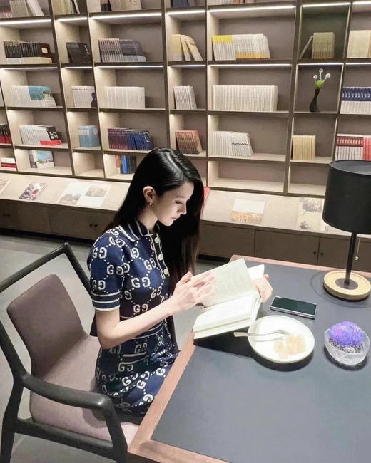 古驰深蓝翻领针织连衣裙 商品图7