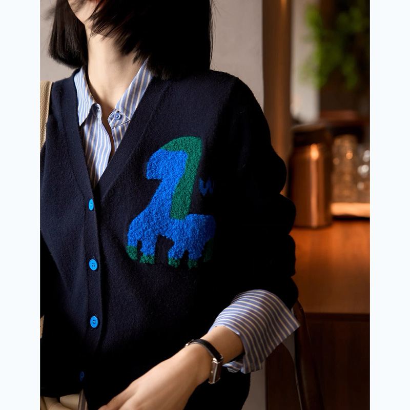 奇妙小马~100%纯山羊绒开衫女重工提花撞色毛衣针织衫CYR260576