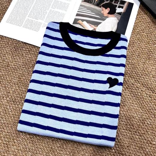 F031003显白蔚蓝早春新款时髦撞色条纹爱心刺绣舒适针织衫上衣 商品图11