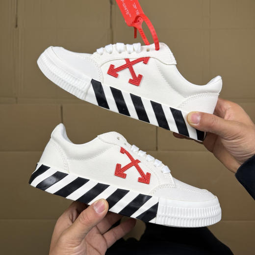 原单，OW低帮板鞋 帆布鞋系列 经典标识减速带设计 商品图0