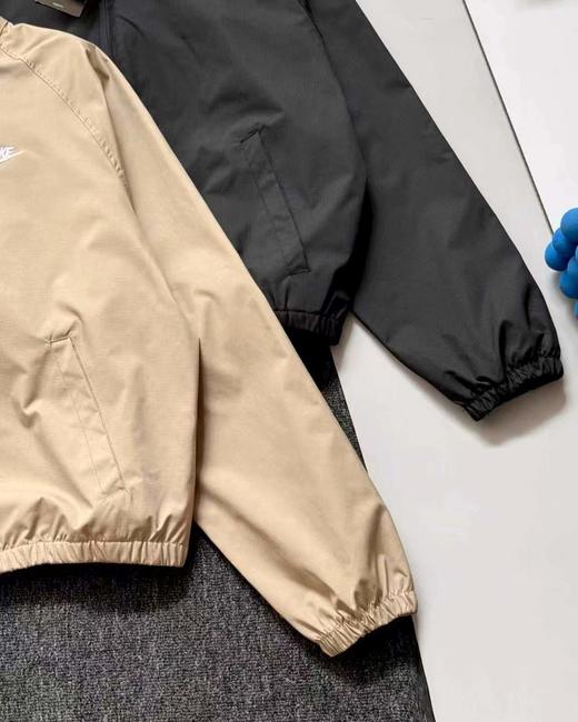 F031056男子宽松插肩防水夹克新款叠搭网眼刺绣舒适外套 商品图3