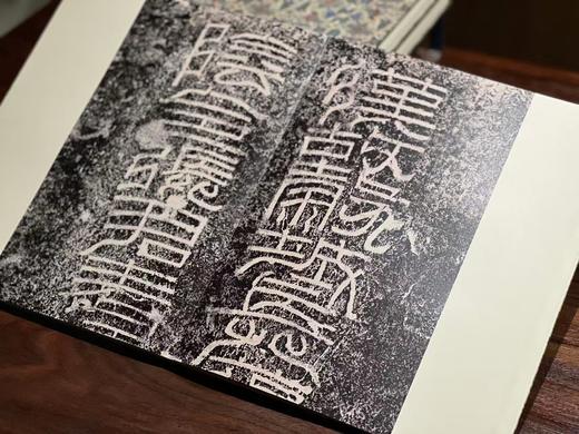 【新品】《汉张迁碑翁方纲刻跋本 梁启超全临张迁碑合辑》，梁启超 书，8开，共约210页，册页装，一函三册，岭南古籍出版社2025年11月一版一印。定价380，售价258元。 商品图5