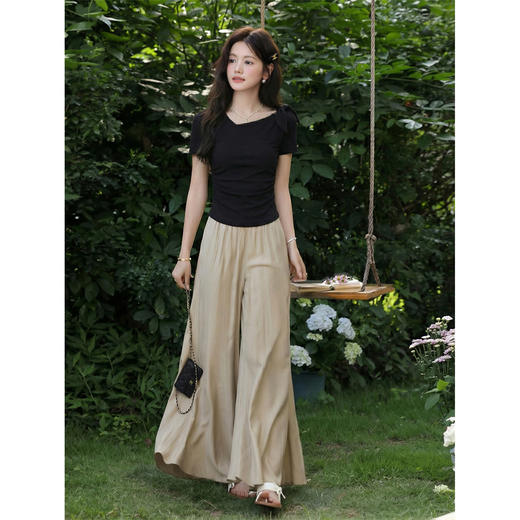 鹿向南「黑糖玛奇朵」黑色斜肩短袖t恤女夏新款小众修身短款上衣 商品图1
