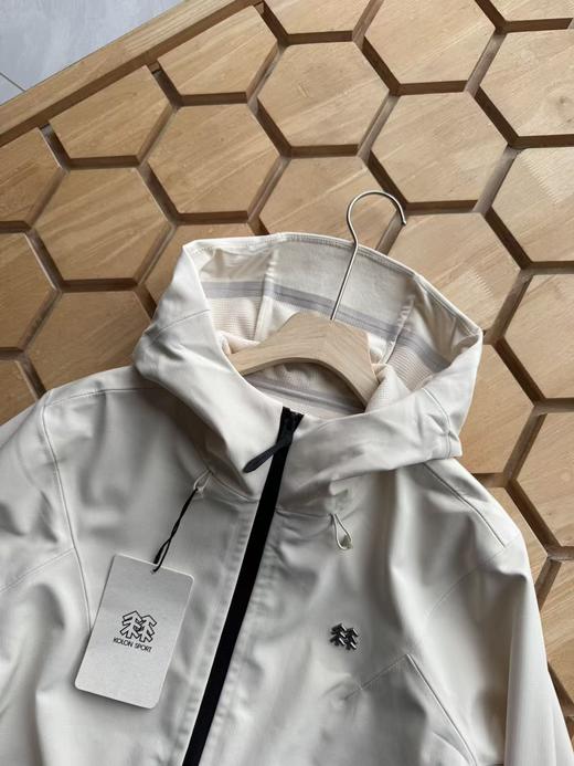 点此购买 可隆HIKE系列运动户外休闲防风连帽拉链女士薄绒冲锋衣软壳外套 hbj 341835 商品图12