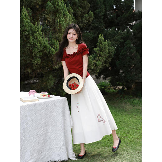 鹿向南「蔓野玫瑰」法式方领红色T恤女夏季新款显瘦气质短袖上衣 商品图2