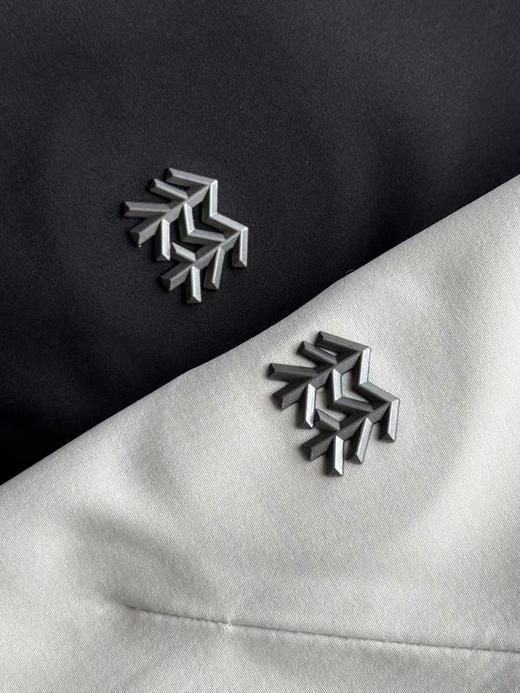 点此购买 可隆HIKE系列运动户外休闲防风连帽拉链女士薄绒冲锋衣软壳外套 hbj 341835 商品图13