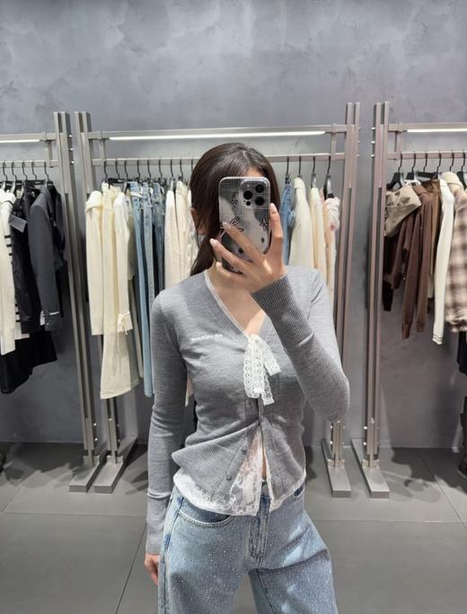 一店k Ann女孩👧🏻就这么水灵灵的美上了！开春绝美上衣！氛围感作弊神器！把学院感和甜妹气织进羊毛纤维里！谁穿谁好看系列～小香风假两件绵羊毛蕾丝针织开衫 商品图3