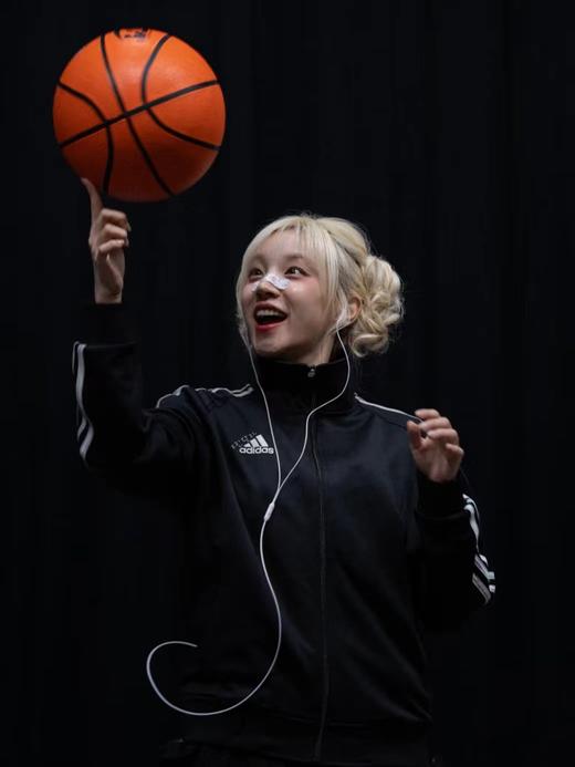 F031054运动生活休闲立领条纹Logo黑底金条纹夹克外套 商品图8