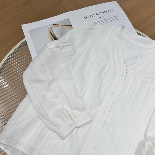 F031005春季新款一眼聚焦法式温柔镂空水溶花边V领长袖衬衫 商品图12