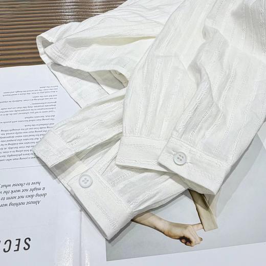 F031005春季新款一眼聚焦法式温柔镂空水溶花边V领长袖衬衫 商品图14