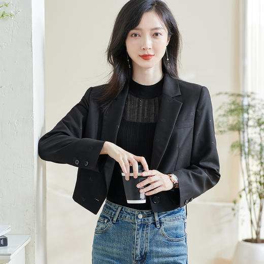 剩XL/XXL 米思阳2026春季新款时尚设计感短款西装压花拼接一粒扣外套女0650 商品图1