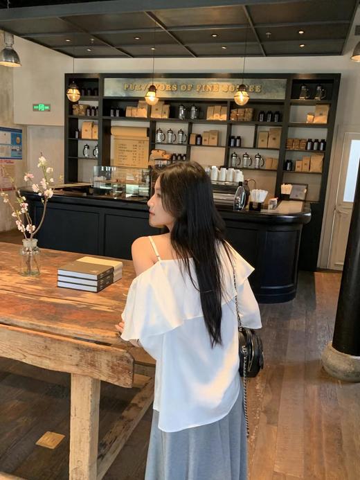 F031060早春新款天丝莱赛尔设计感荷叶边漏肩气质时尚反复穿搭百搭短袖衬衫 商品图5