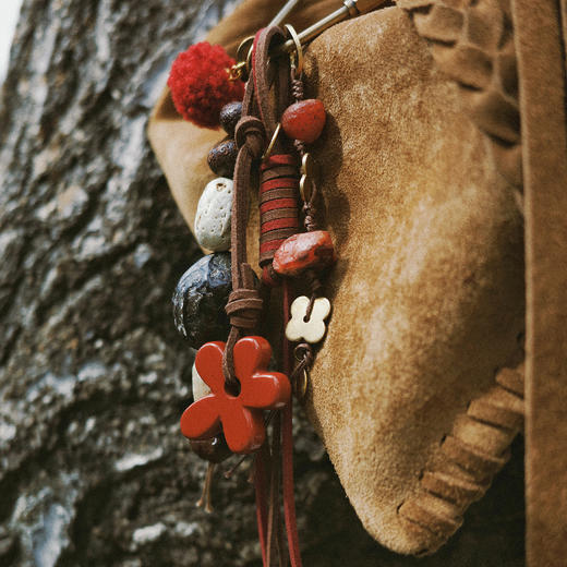 「送我一朵小红花」天然材质挂饰 | 总长约30cm 包包裤腰毛球挂件 小颗粒南红玛瑙原石 to me 天然石饰品 商品图2