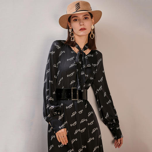 芳外春季新品休闲时尚淑女弹力灯笼袖连衣裙女 商品图1