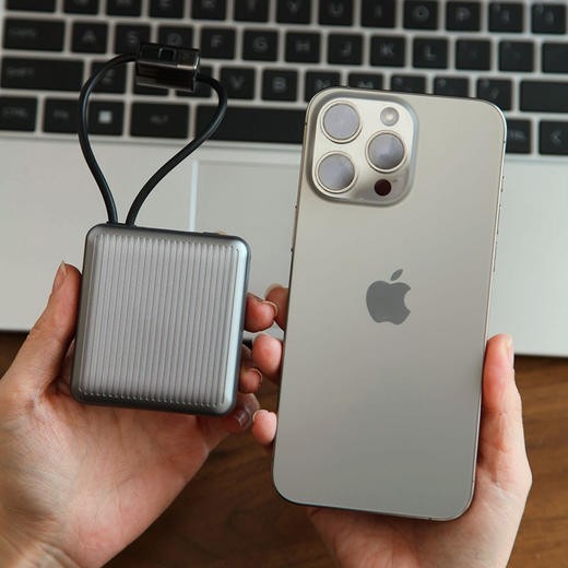 【塞尔兰斯行李箱双线快充充电宝C1（10000毫安）】支持C+L双线快充，22.5W高效输出，兼容苹果、华为、OPPO等主流设备。 商品图1