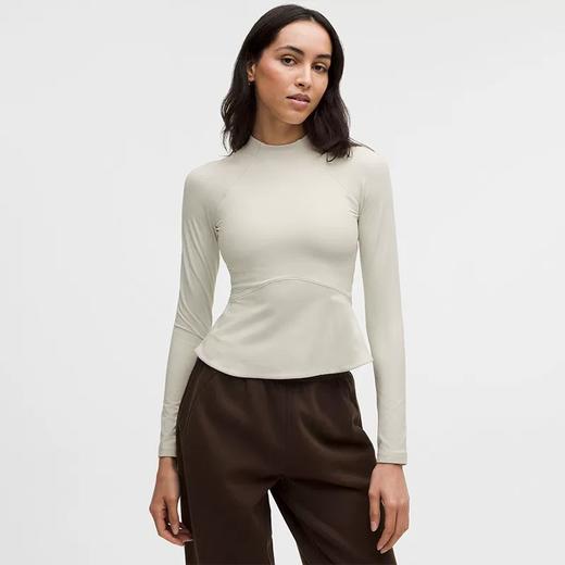 点此购买 露露春秋季女士下摆微喇半高领长袖T恤 ss 341800 商品图0