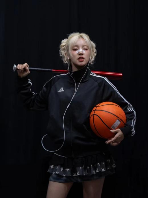 F031054运动生活休闲立领条纹Logo黑底金条纹夹克外套 商品图5