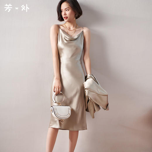 剩S/M/L 芳外春季新款荡领链条打底吊带裙性感修身显瘦醋酸连衣裙0145 商品图0