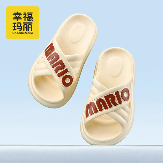 幸福玛丽 MARIO中大童凉拖鞋 ZY-3133 多色可选 简约 MARIO字母设计 轻软 EVA 材质久穿不累 耐磨波纹大底防滑稳当 商品图1