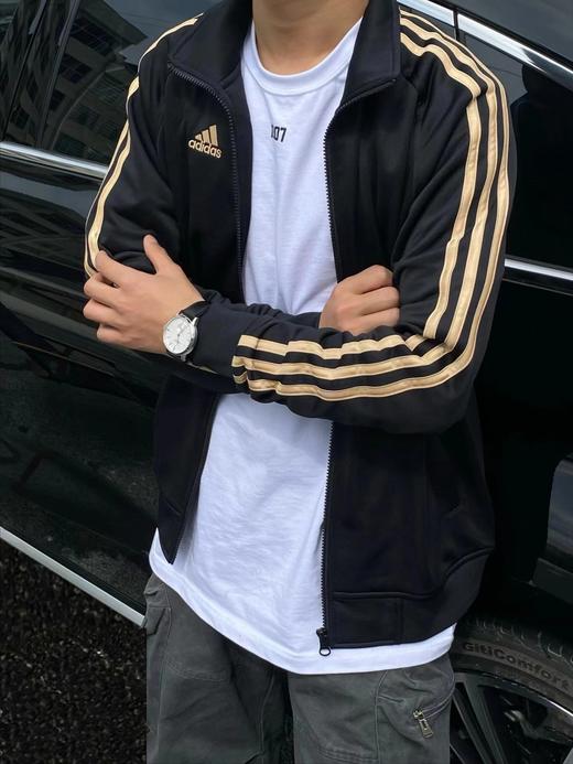 F031054运动生活休闲立领条纹Logo黑底金条纹夹克外套 商品图11