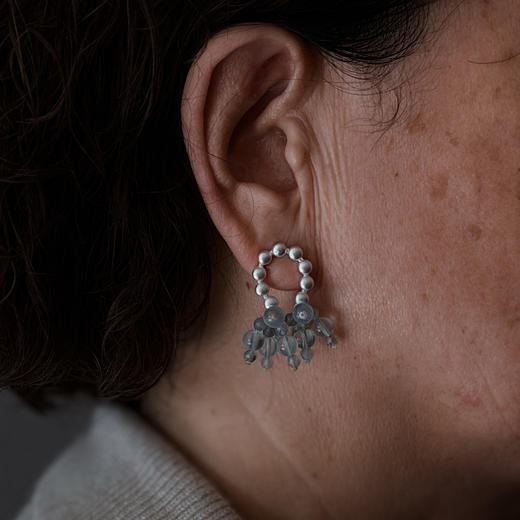 「深海之息」海蓝宝灰月光耳饰 | 总长约2.5cm 灰月光石耳环 游弋的精灵 to me 天然石饰品 商品图1