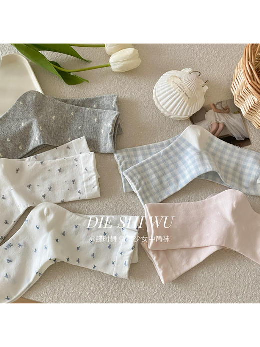 到手8️⃣双‼️19.9元❗️【蝶时舞 新款春夏氧气感中筒袜】好看又好穿，绝美‼️ 闭眼入💥 ✅️亲肤透气，卷边不勒腿还显瘦 搭什么都好看🌸性价比拉满  商品图4