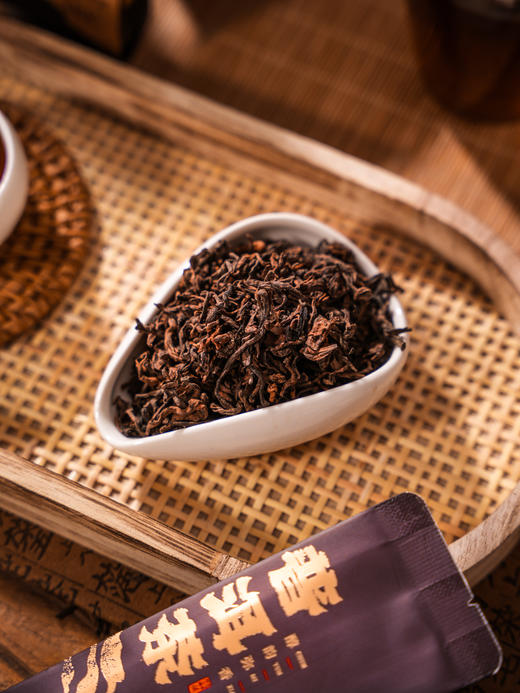 【困鹿山熟茶】2025年困鹿山熟茶，高级熟茶的范本，独特的可可香、菌香一品难忘，8克/袋 2袋/盒 商品图2