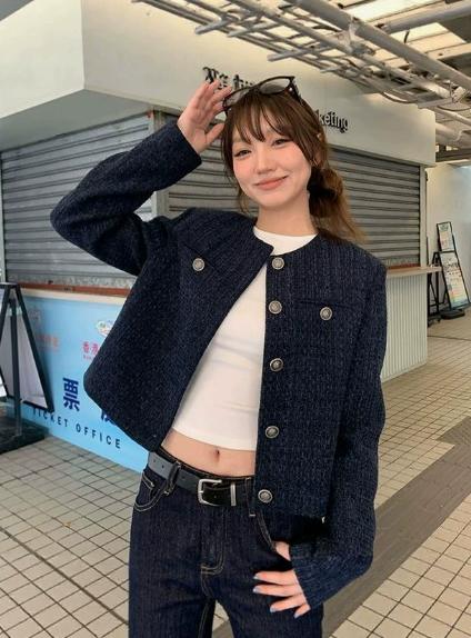 藏蓝色小香风外套，不张扬的高级感，版型利落显瘦，面料软糯挺括 商品图6