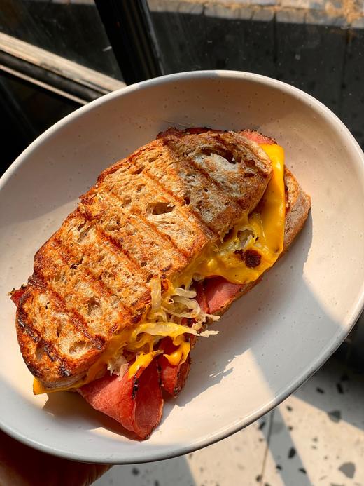 鲁本帕斯雀牛肉三明治 商品图0