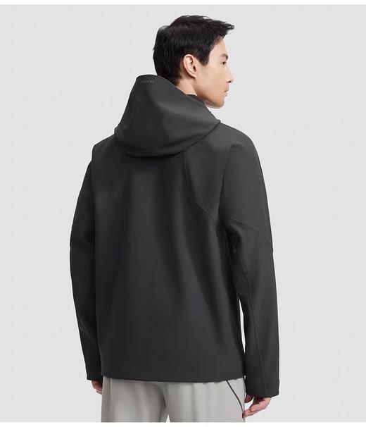 点此购买 迪桑特TRAINIBG综训运动加绒男士梭织压胶外套 bk 341887 商品图3