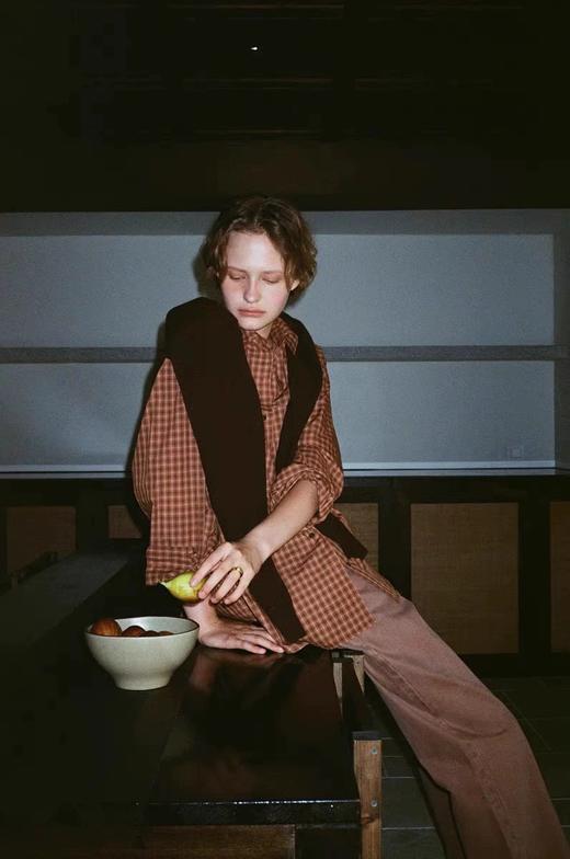 老米优品🎈3-5天！韩代同款。春日本命衬衫！《焦糖南瓜色🎃100%新疆棉  细格纹衬衫》单穿慵懒，叠搭时髦~经典小格纹肌理，低调高级，比大格纹更显瘦！CY260311A 商品图6