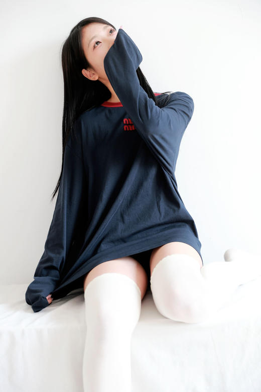 很仙很仙的长袖tee，胸口小标刺绣。靛蓝圆领长袖复古上衣E031160 商品图10