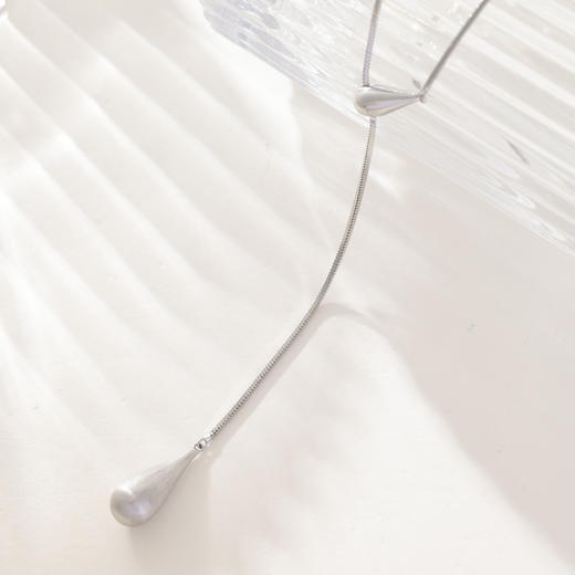 三彩2026新款简约现代拉丝水滴吊坠项链首饰锁骨链Y字可调节通勤 商品图2