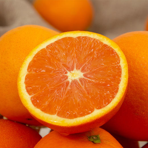 【中华红橙】 产自被誉为“中国脐橙之乡”的湖北秭归， 红润诱人，清爽润口，恰到好处酸甜，果肉晶莹剔透，粒粒分明，像一颗颗艳丽的红宝石 商品图1